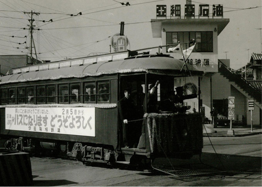 最終乗車のチンチン電車の写真